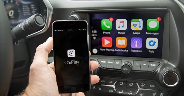 Apple Carplay là ứng dụng thông minh giúp kết nối iPhone với màn hình xe ô tô đơn giản