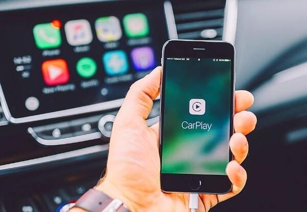 Carplay tương thích với điện thoại iPhone 5 trở lên, chạy hệ điều hành iOS 7.1 hoặc cao hơn