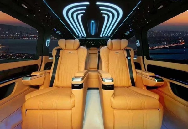 Nhiều mẫu Limousine cao cấp được tích hợp hệ thống massage tự động giúp hành khách giảm mệt mỏi trong suốt hành trình dài