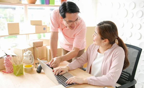 Người tham gia bảo hiểm có thể đóng phí theo phương thức nào?