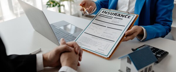 Tìm hiểu tuổi bảo hiểm là gì?